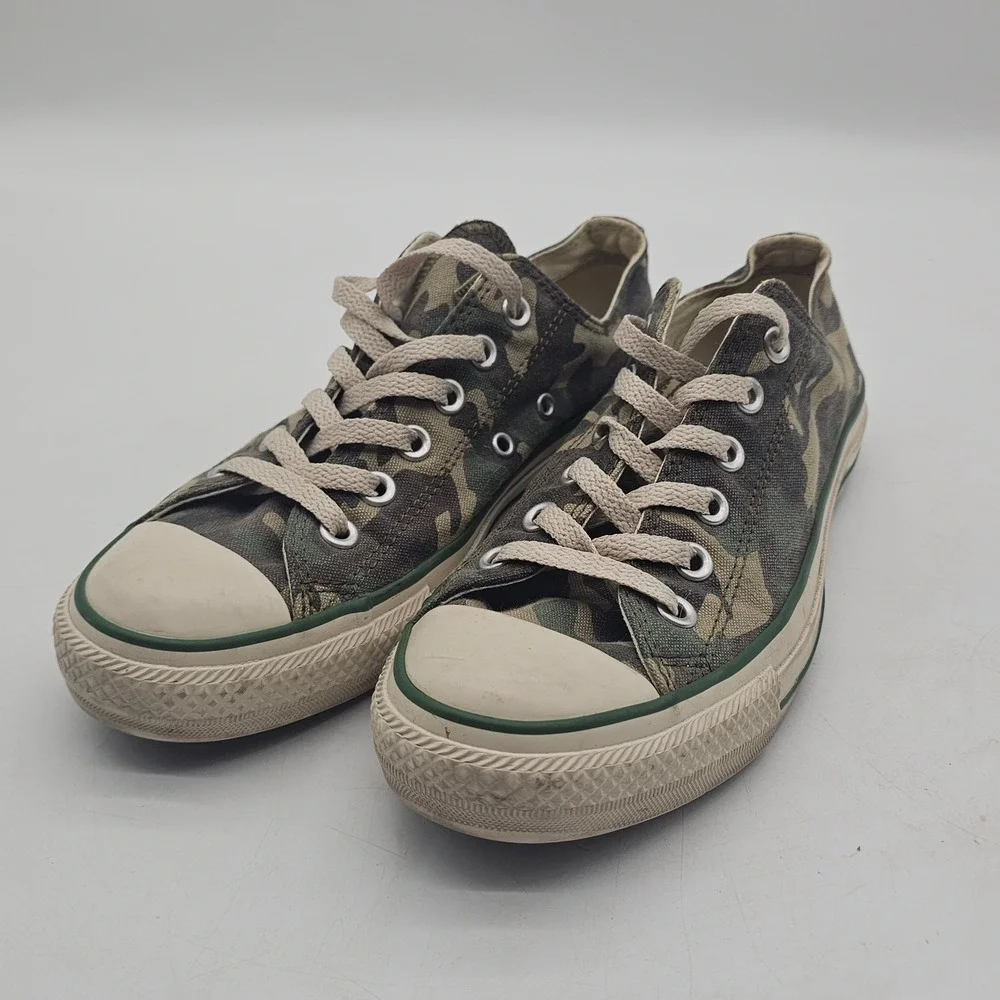 Converse Chuck Taylor All Star Woman's 8 Camo Gray Low Top Sneakers